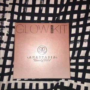 Anastasia Beverly Hills Glow Kit Highlighter